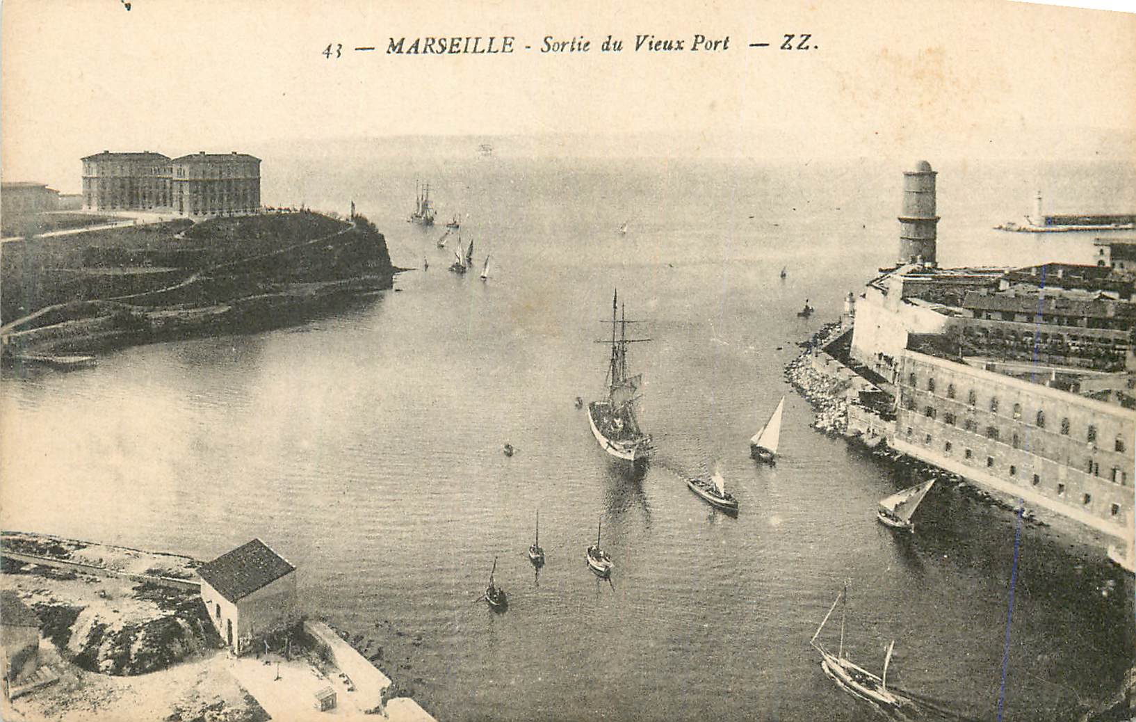 CPA Marseille sortie du Vieux Port Bateaux