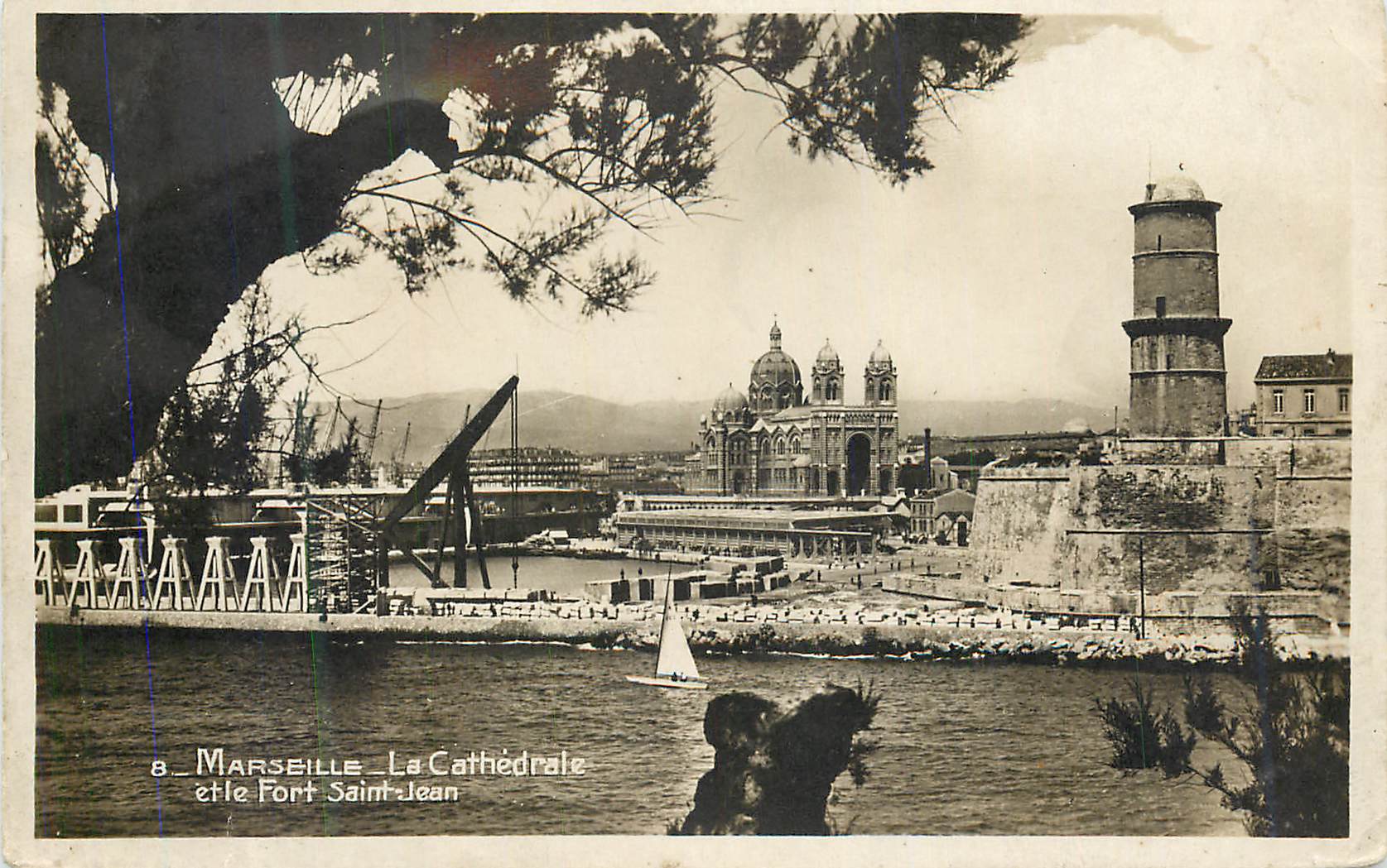CPM Marseille La Cathedrale et le Fort Saint Jean