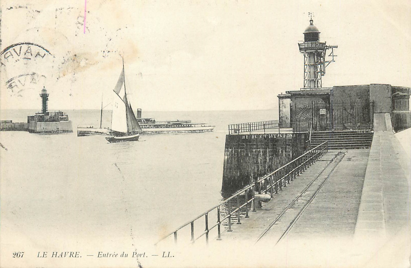 CPA Le Havre Entree du Port Bateaux