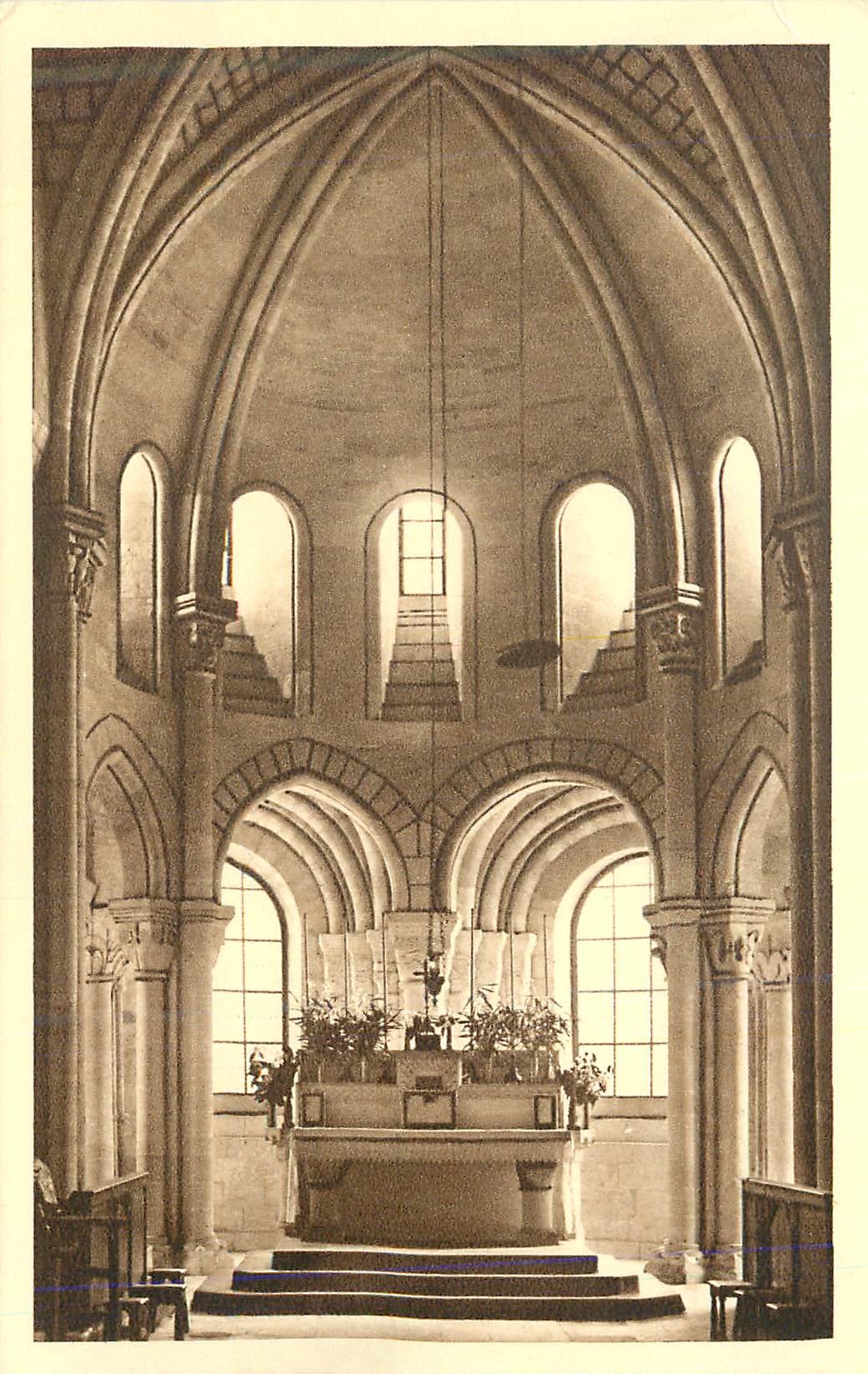 CPA Morienval (Oise) L'Eglise Notre Dame) Choeur et Deambulatoire