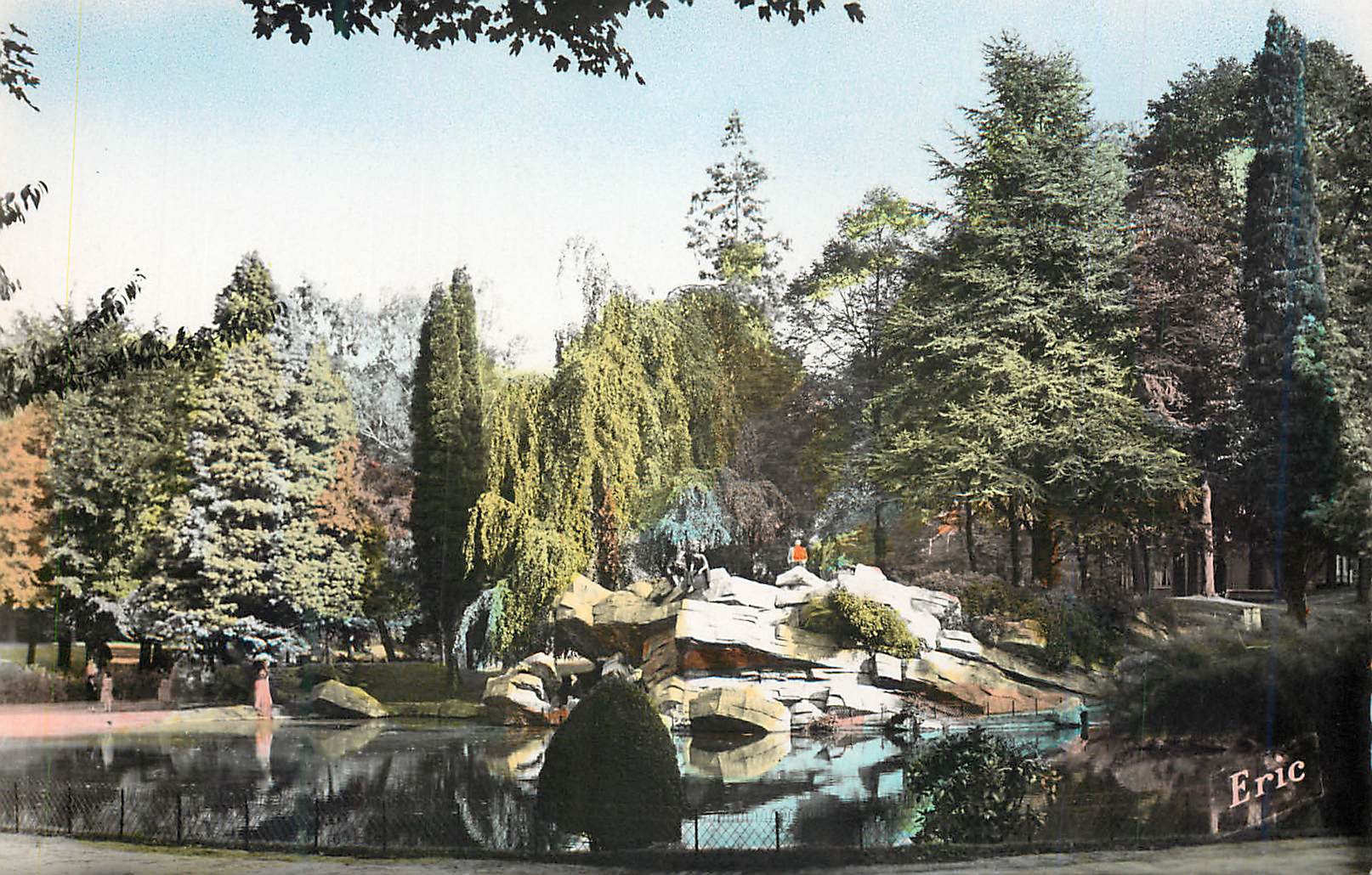CPM Valenciennes (Nord) Le Jardin de la Rhonelle  le Lac et les Rochers