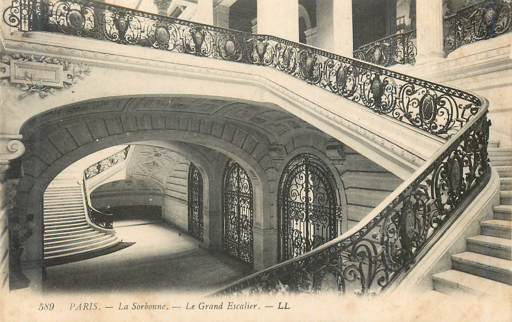 CPA Paris La Sorbonne Le Grand Escalier