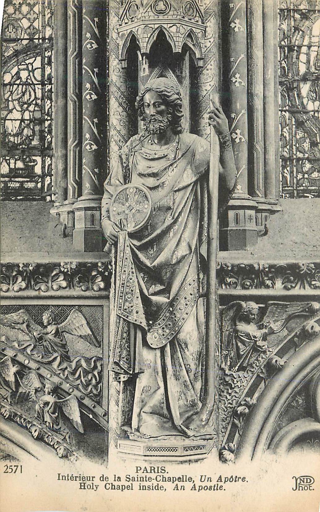 CPA Paris Interieur de la Sainte Chapelle Un Apotre