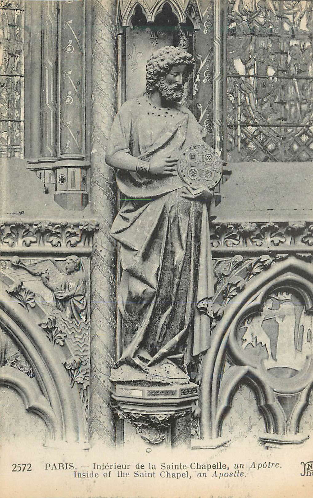 CPA Paris Interieur de la Sainte Chapelle Un Apotre