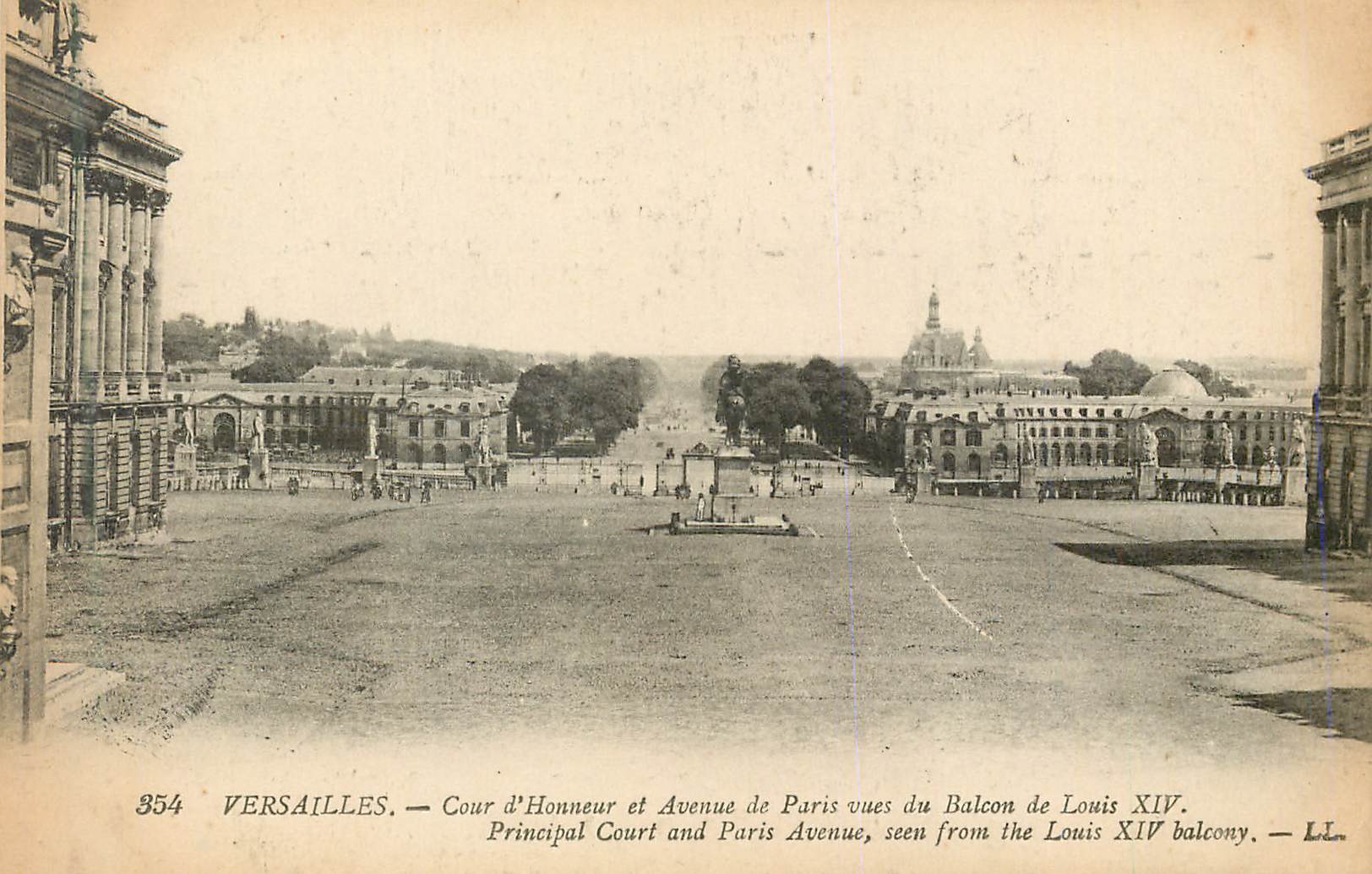 CPA Versailles Cour d'Honneur et Avenue de Paris vues du Balcon de Louis XIV