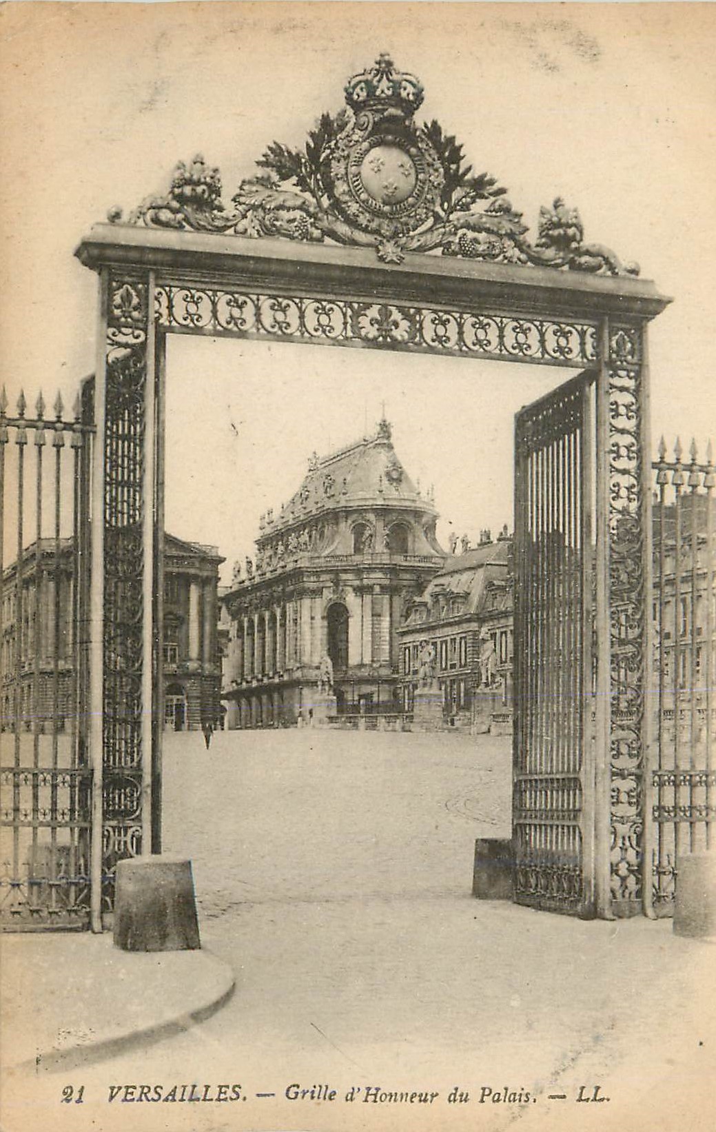 CPA Versailles Grille d'Honneur du Palais