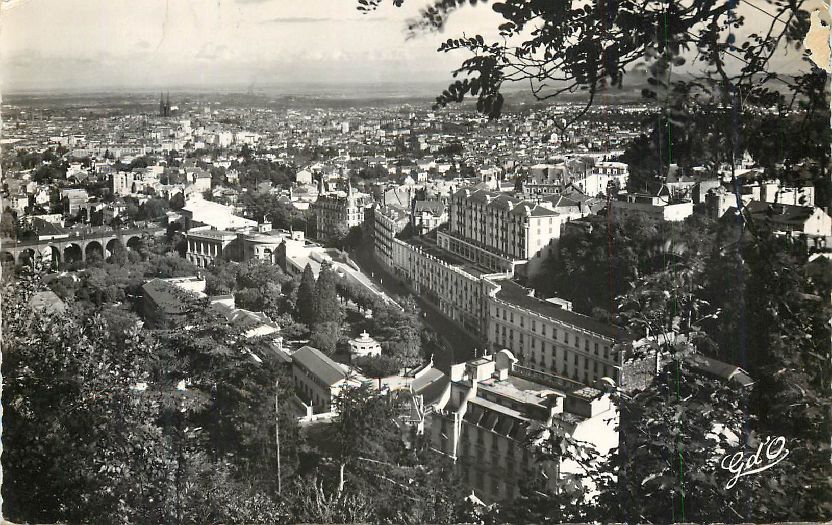 CPM Clermont Ferarand L'Auvergne Panoramique sur Royat