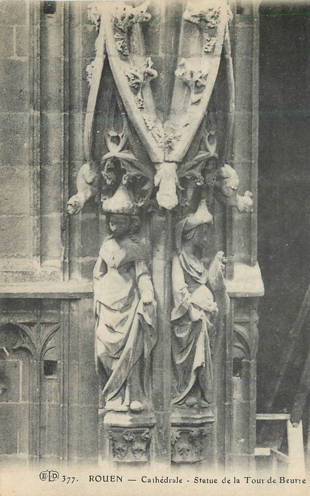 CPA Rouen Cathedrale Statue de la Tour de Beurre