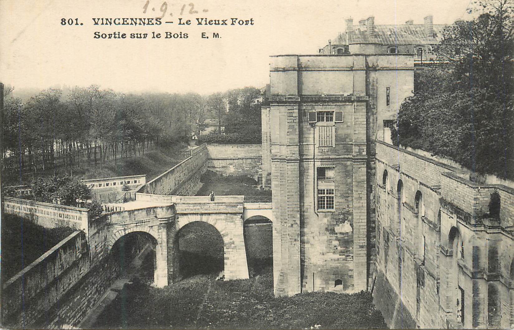 CPA Vincennes le Vieux Fort Sortie sur le Bois