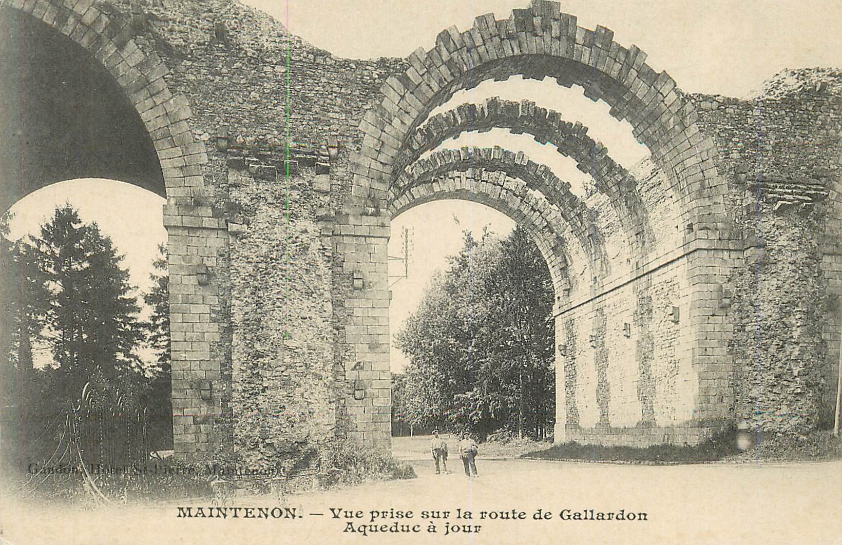 CPA Maintenon Vue prise sur la Route de Gallardon Aqueduc a Jour