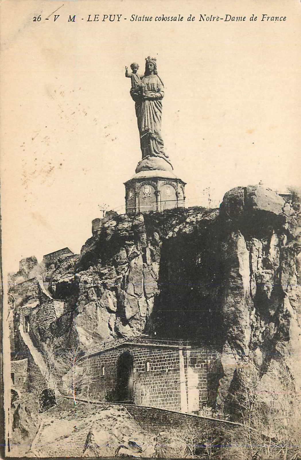 CPA Le Puy Statue Colossale de Notre Dame de France