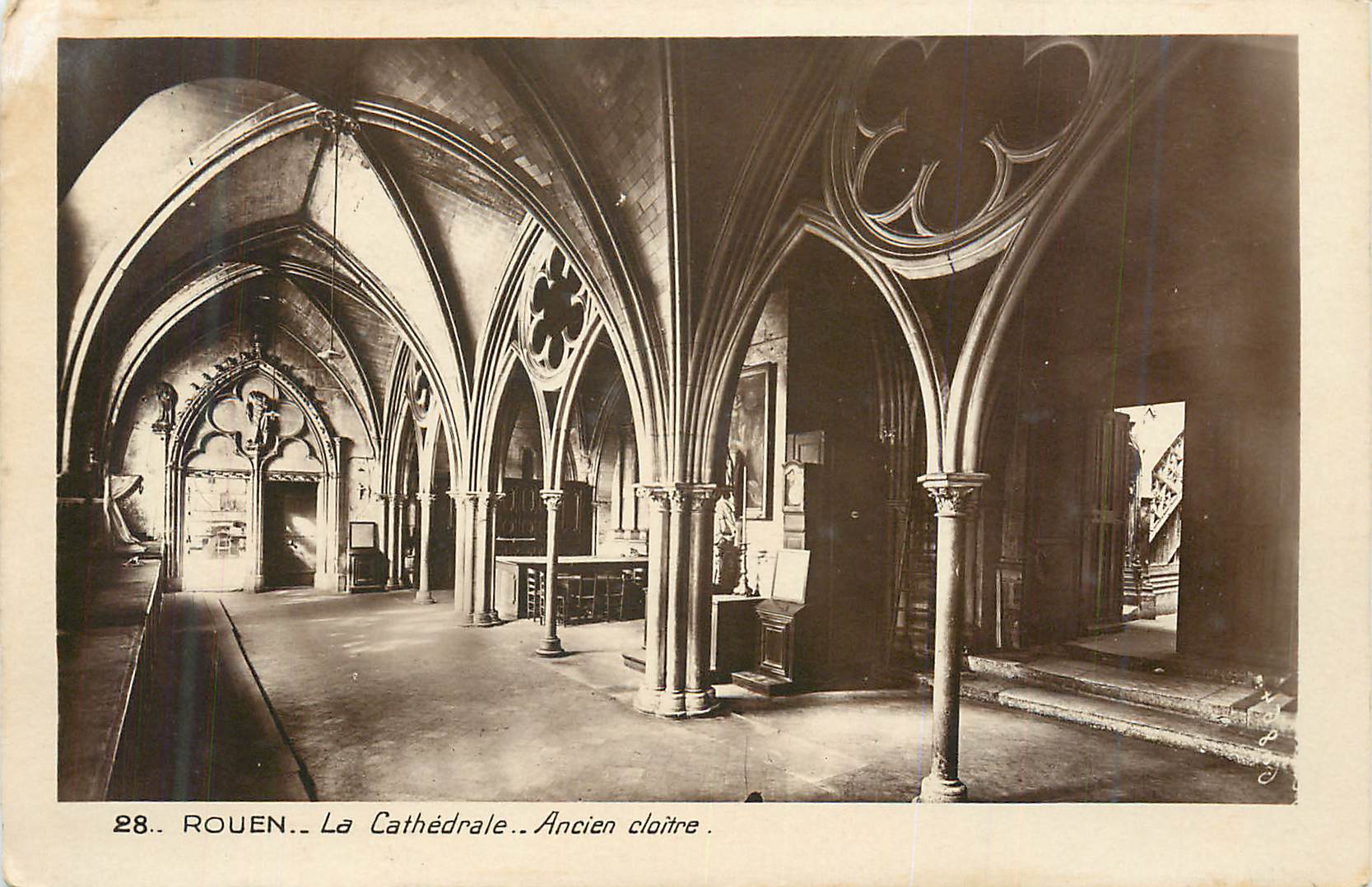 CPA Rouen La Cathedrale Ancien Cloitre