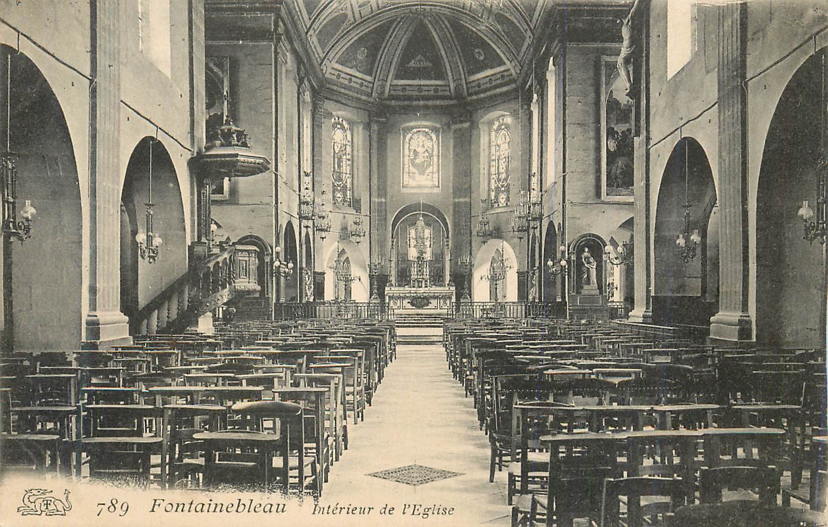 Fontainebleau — Interior of the Church — Publisher: T.P. n°789