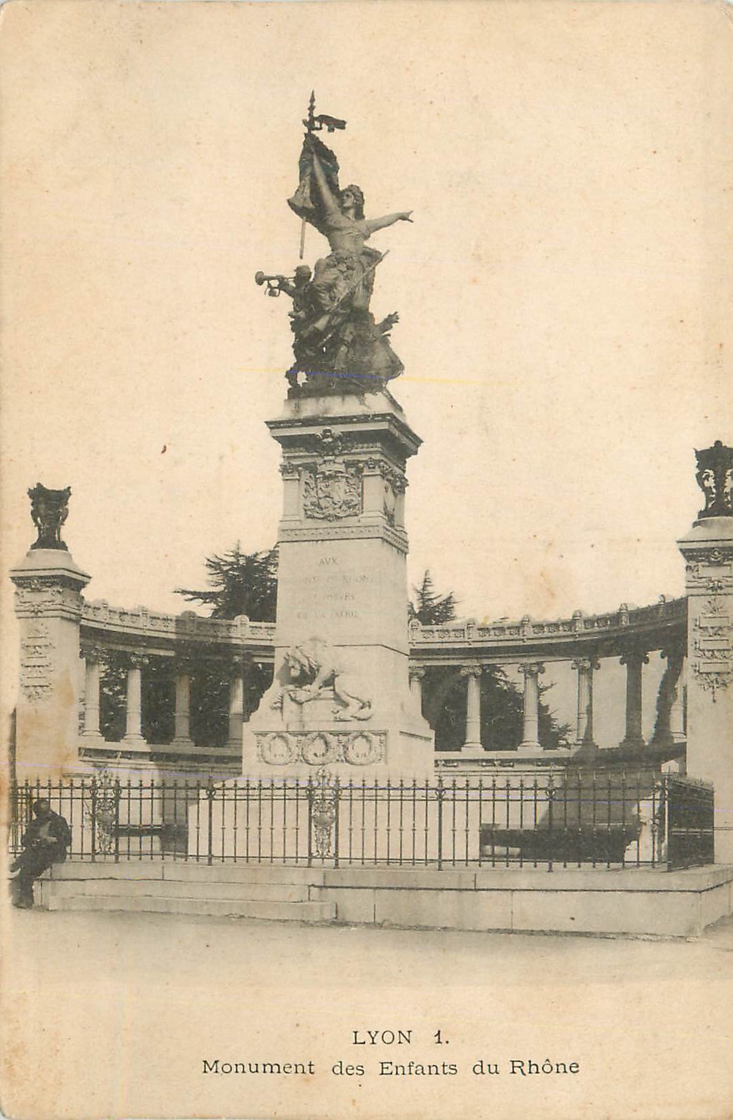 CPA Lyon Monument des Enfants du Rhone