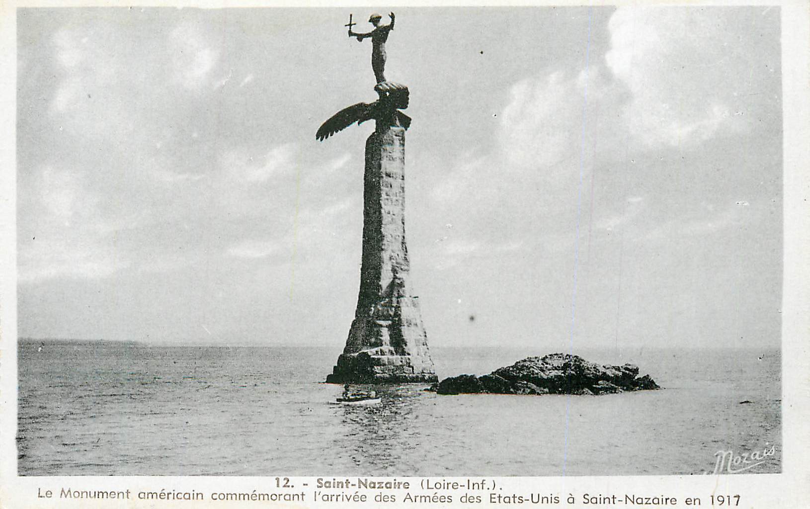 CPA Saint Nazaire (Loire Inf) Le Monument Americain Commemorant L'Arrivee des Armees des Etats Unis a Saint Nazaire en 1