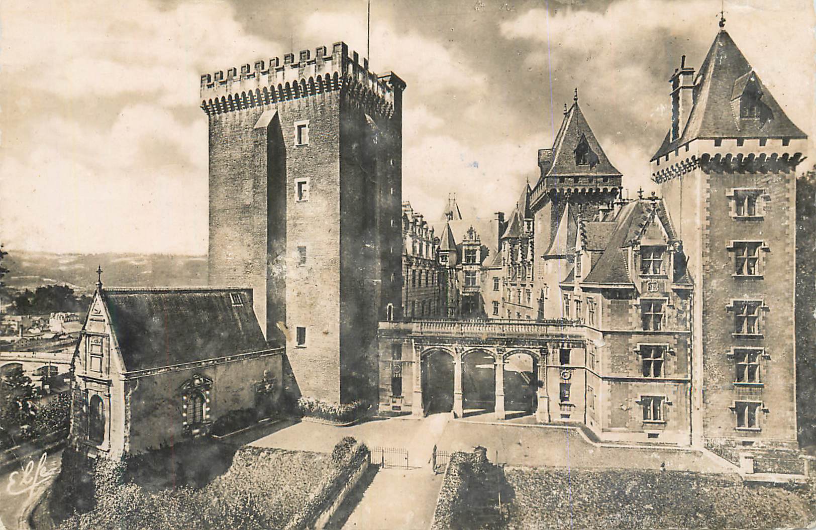 CPM Pau Chateau Henri IV Donjon Facade et Entree