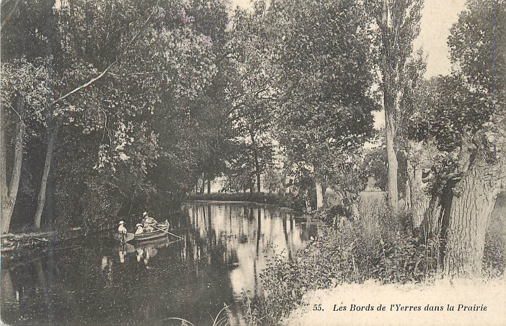 CPA Les Bords de l'Yerres dans la Prairie Bateau Barque
