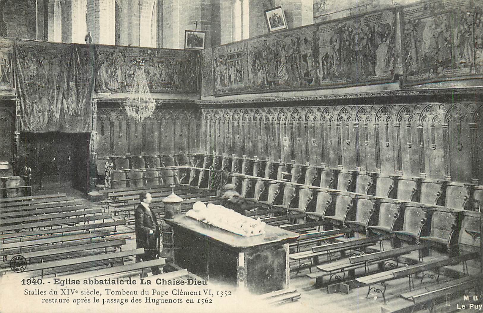 Église abbatiale de La Chaise-Dieu — Stalles du XIVe siècle, Tombeau du Pape Clément VI, 1352, restauré après le passage des Huguenots en 1562