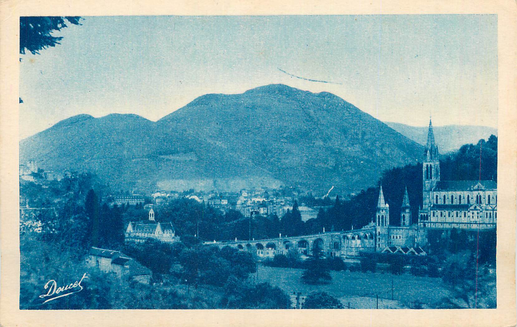 CPA Lourdes Vue Generale et Pic du Jer