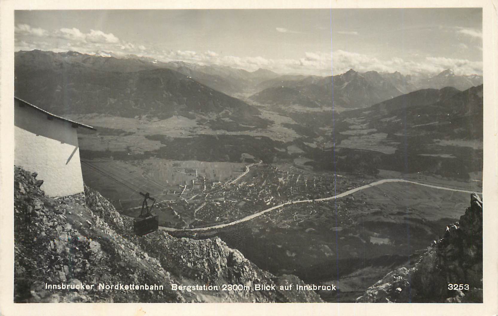 CPM Innsbrucker Nordkettenbahn Bargstation 2300 m Blick auf Innsbruck