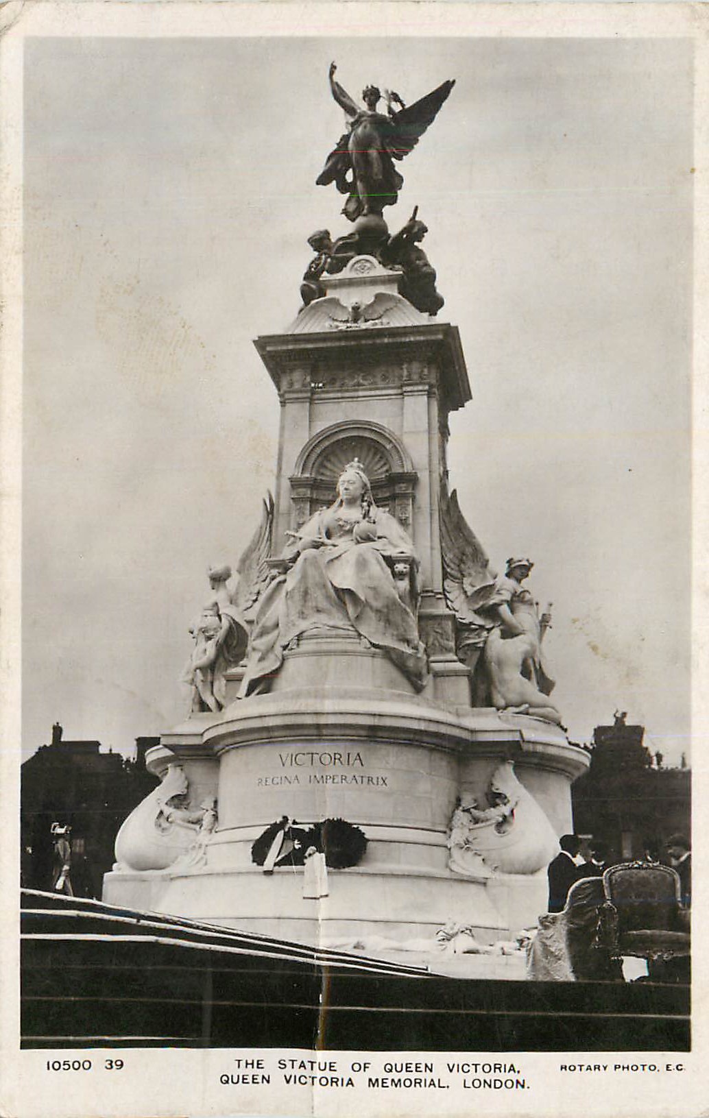 CPM London The Statue of Queen Victoria Queen Victoria Memorial