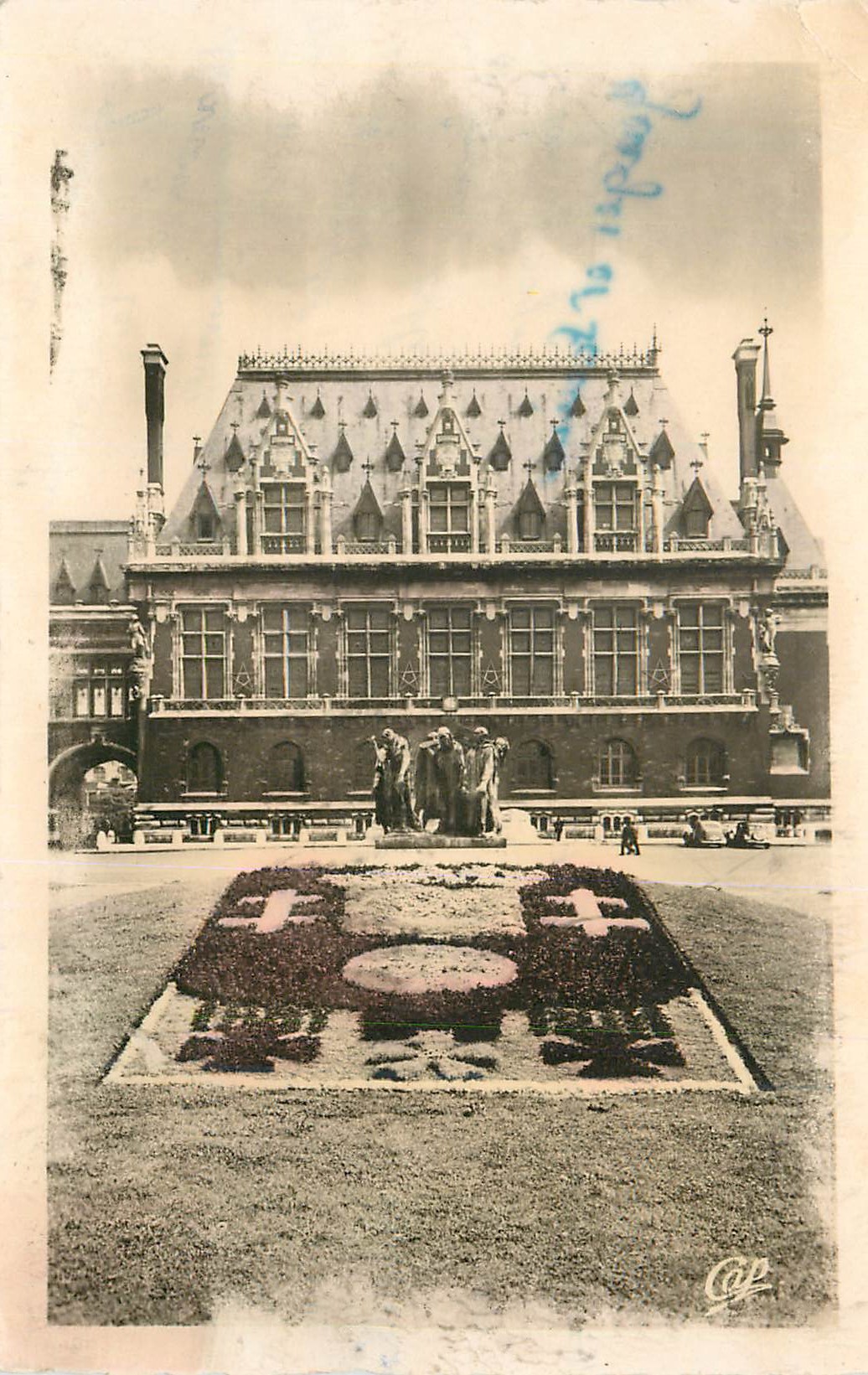 CPM Calais L'Hotel de Ville et les Bourgeois