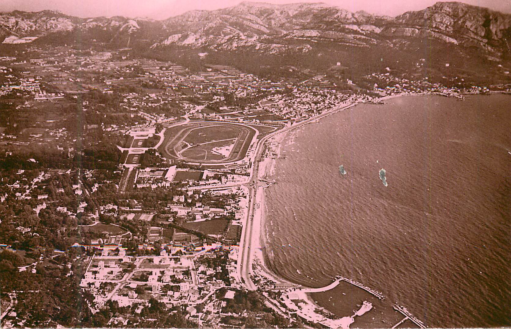 CPM Marseille La Plage Vue d'Avion