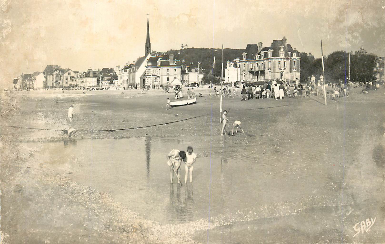 CPM Houlgate (Calvados) le Temple et la Plage