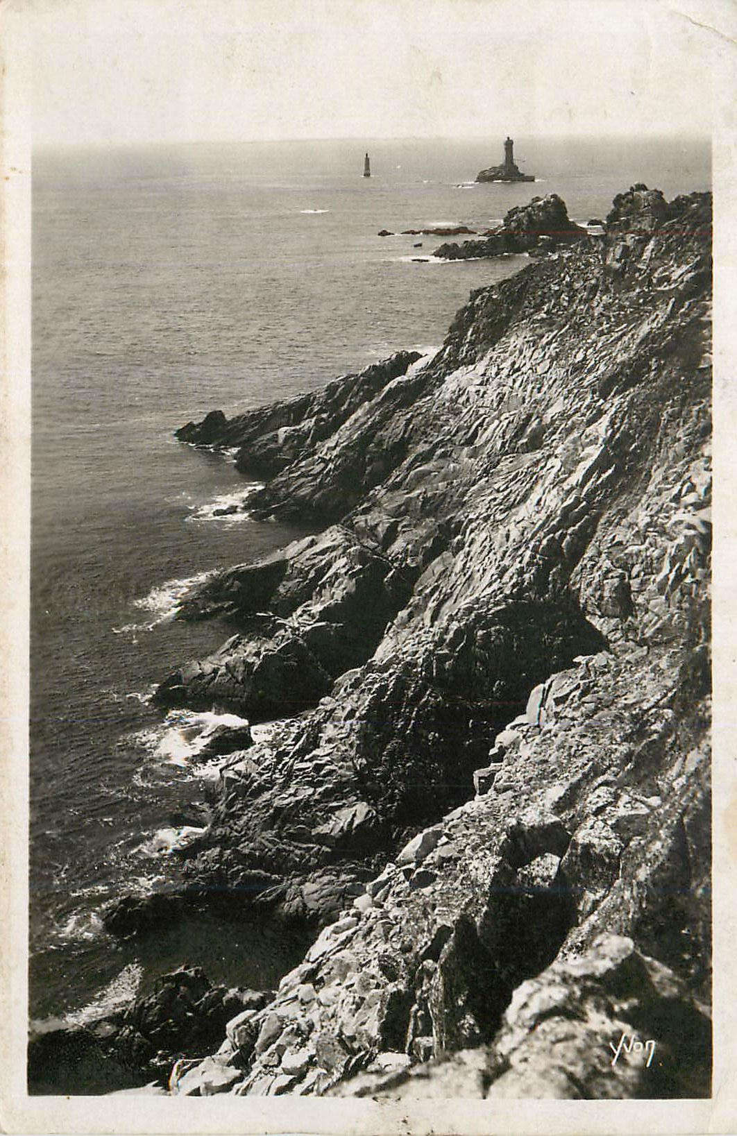 CPM Pointe du Raz Bretagne l'Esperon et le Phare de la Vieille la Douce France