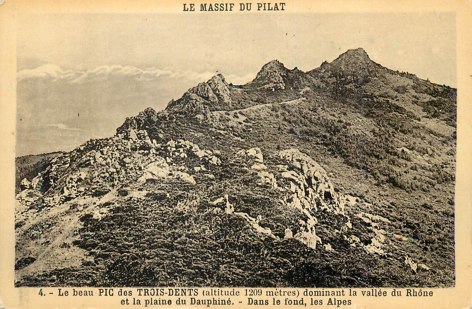 CPA Le Massif du Pilat le Beau Pic des Trois Dents (Altitude 1209 Metres) Dominant la Vallee du Rhone et la Plaine du Da