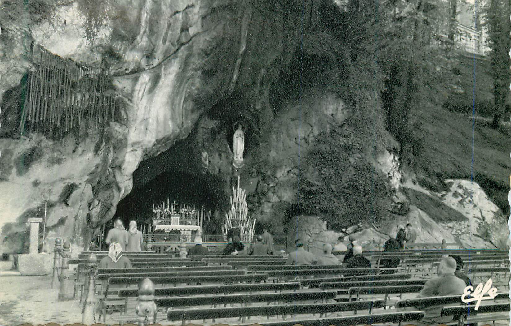 CPM Lourdes la Grotte Miraculeuse