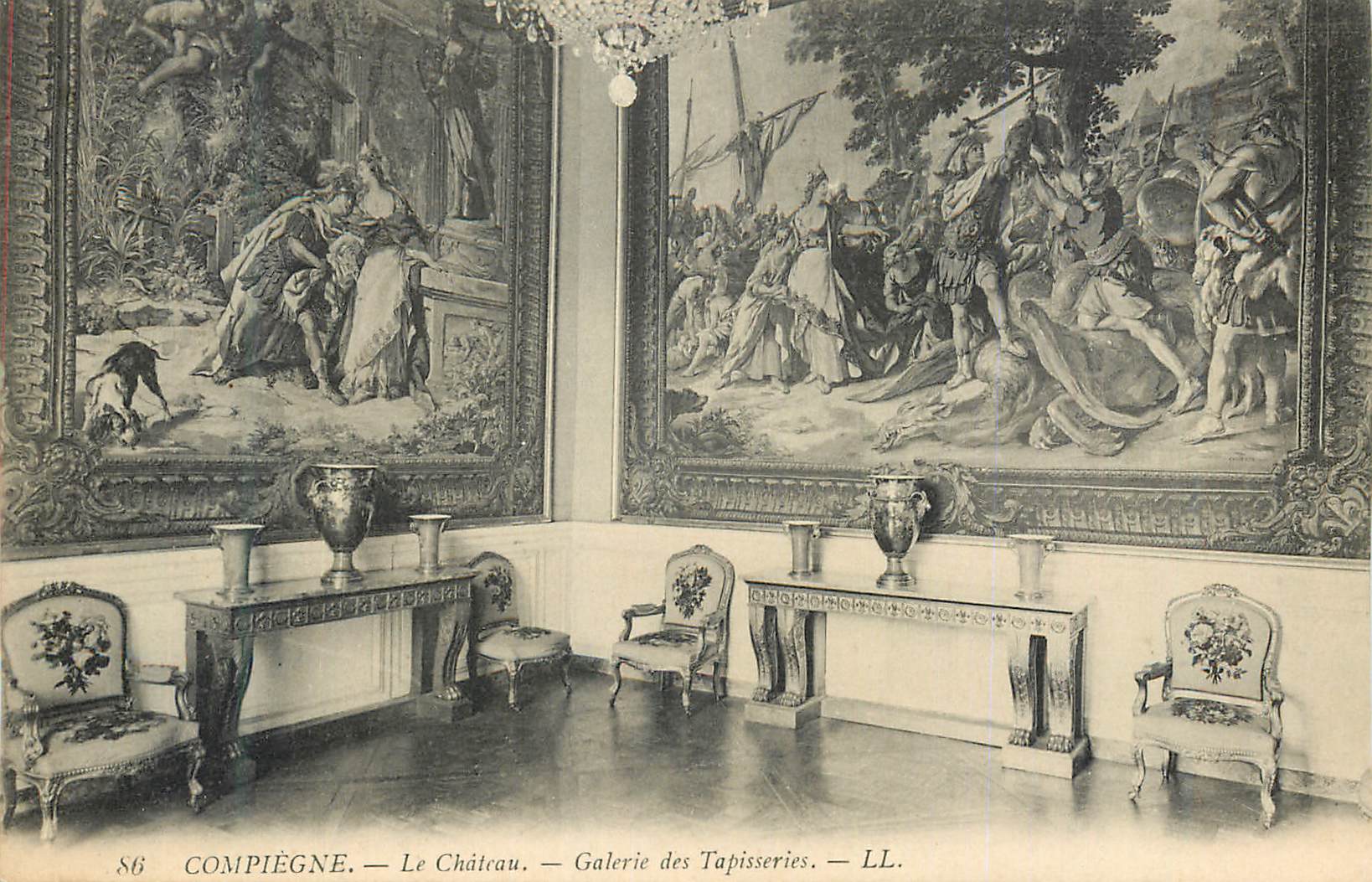 CPA Compiegne le Chateau Galerie des Tapisseries