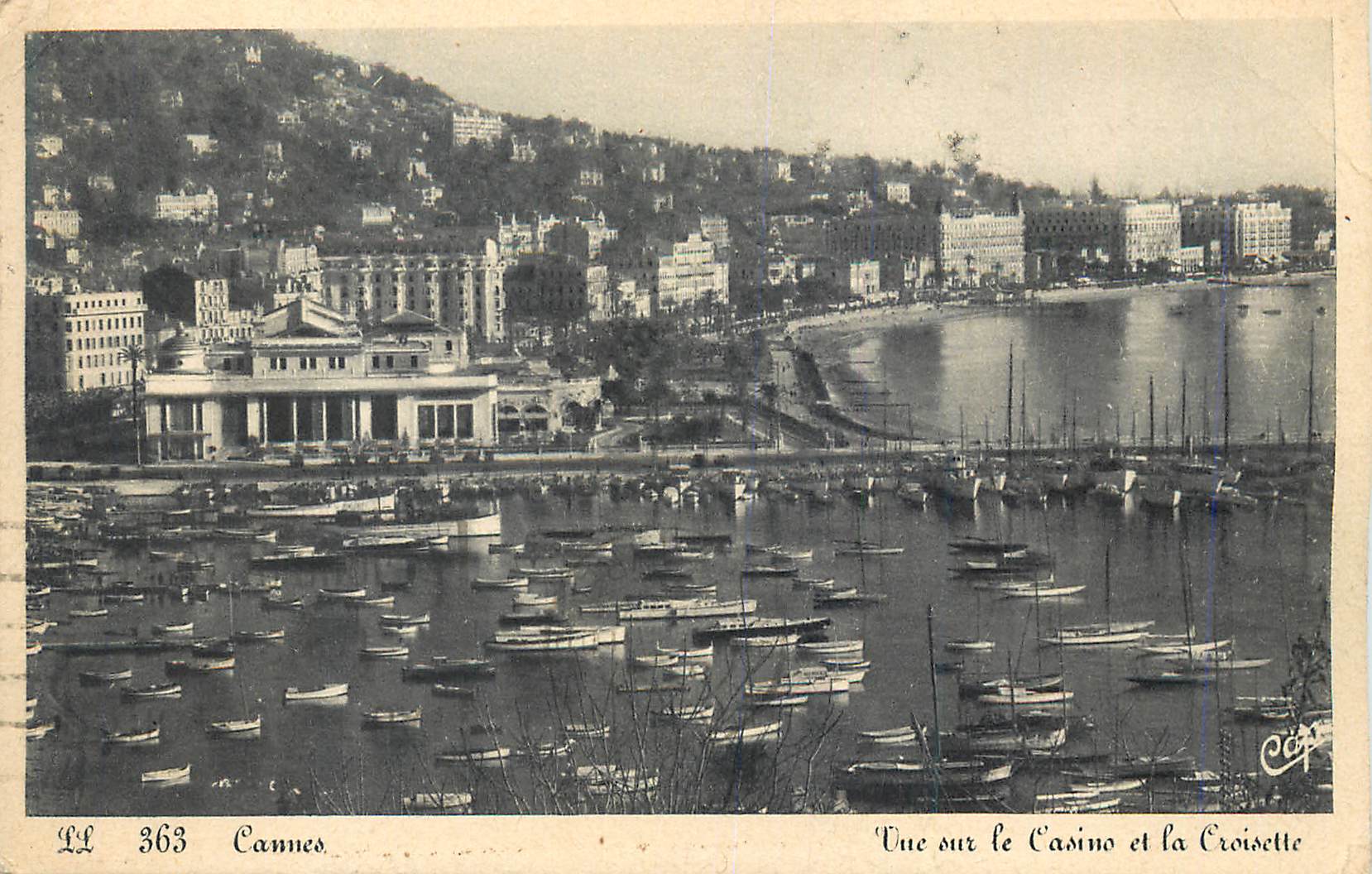 CPA Cannes Vue sur le Casino et la Croisette Bateaux