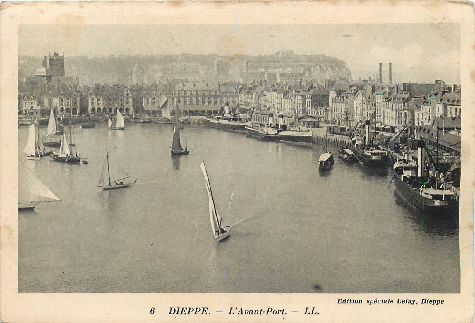 CPA Dieppe L'Avant Port Bateaux
