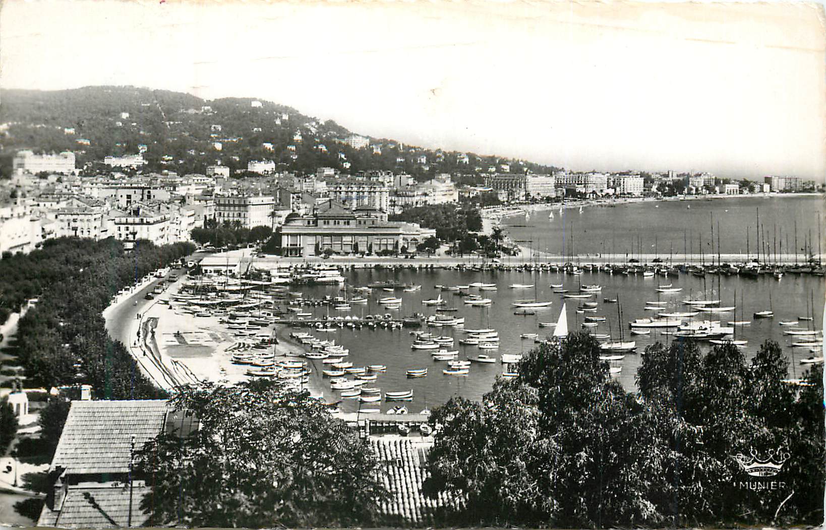CPM Cannes Vue Generale Prise du Suquet