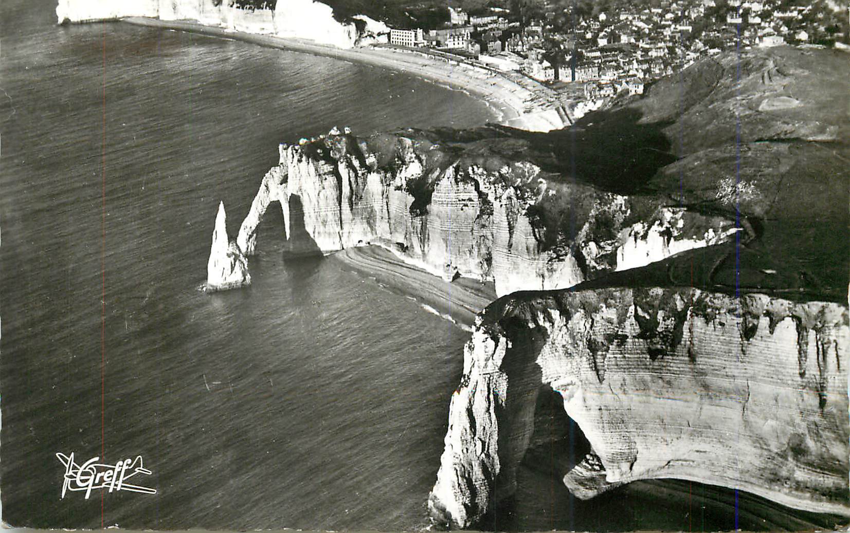 CPM Etretat En Normandie (Seine Maritime) les Trois Portes et l'Aiguille Vue Aerienne