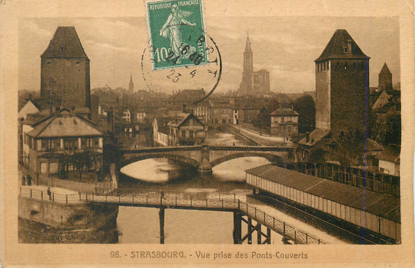 CPA Strasbourg Vue prise des Ponts Couverts