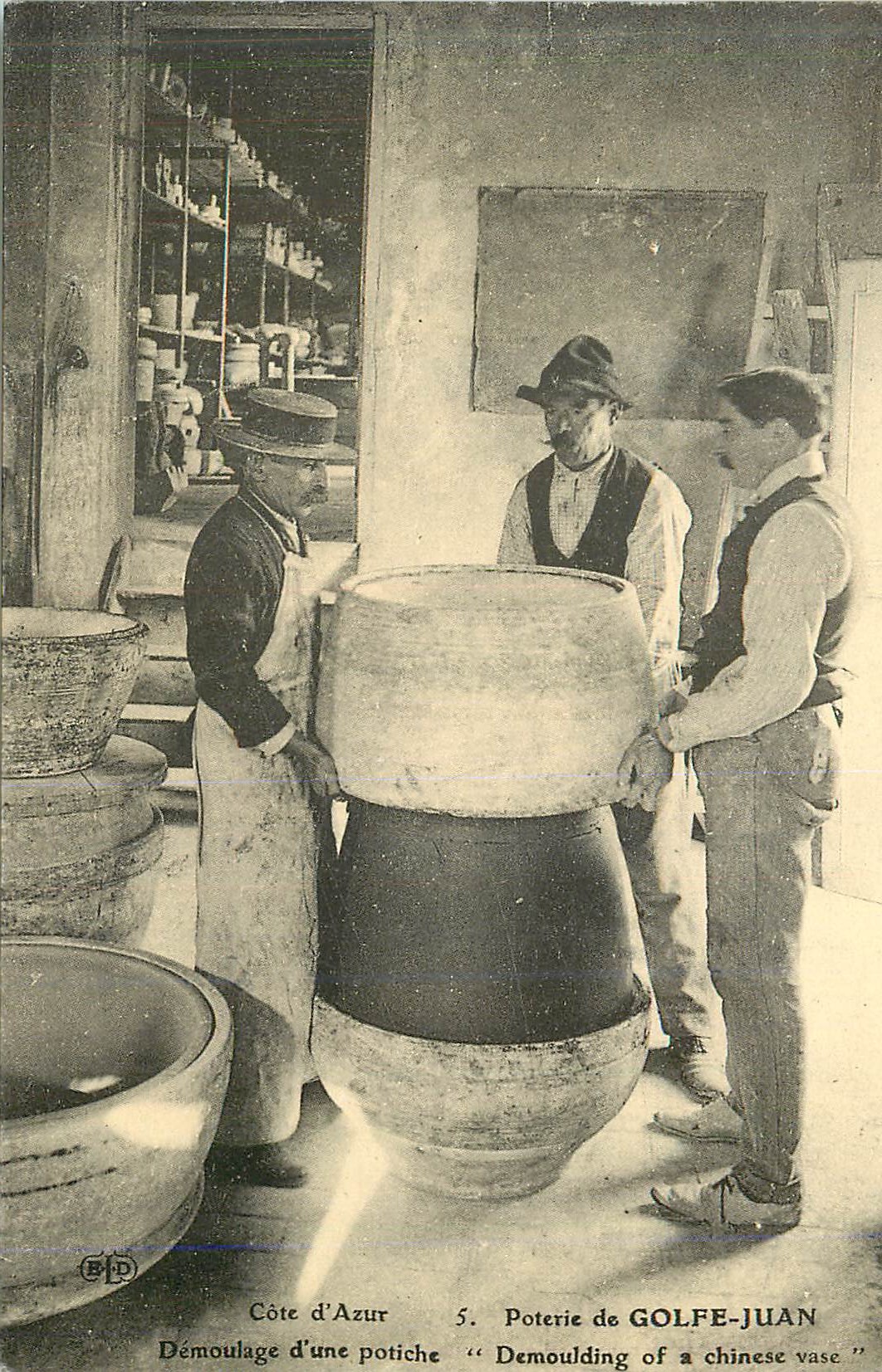 REPRO Cote d'Azur Demoulage d'une Potiche Poterie de golfe Juan