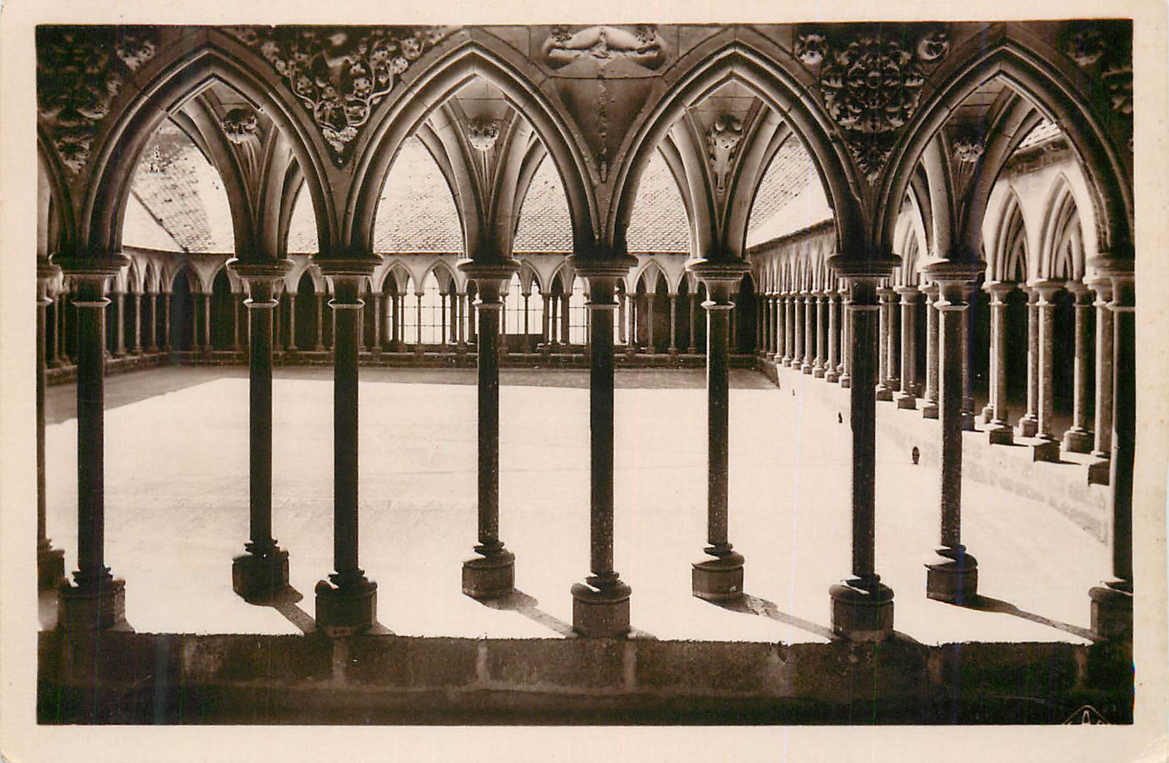 CPM Mont St Michel l'Abbaye le Cloitre
