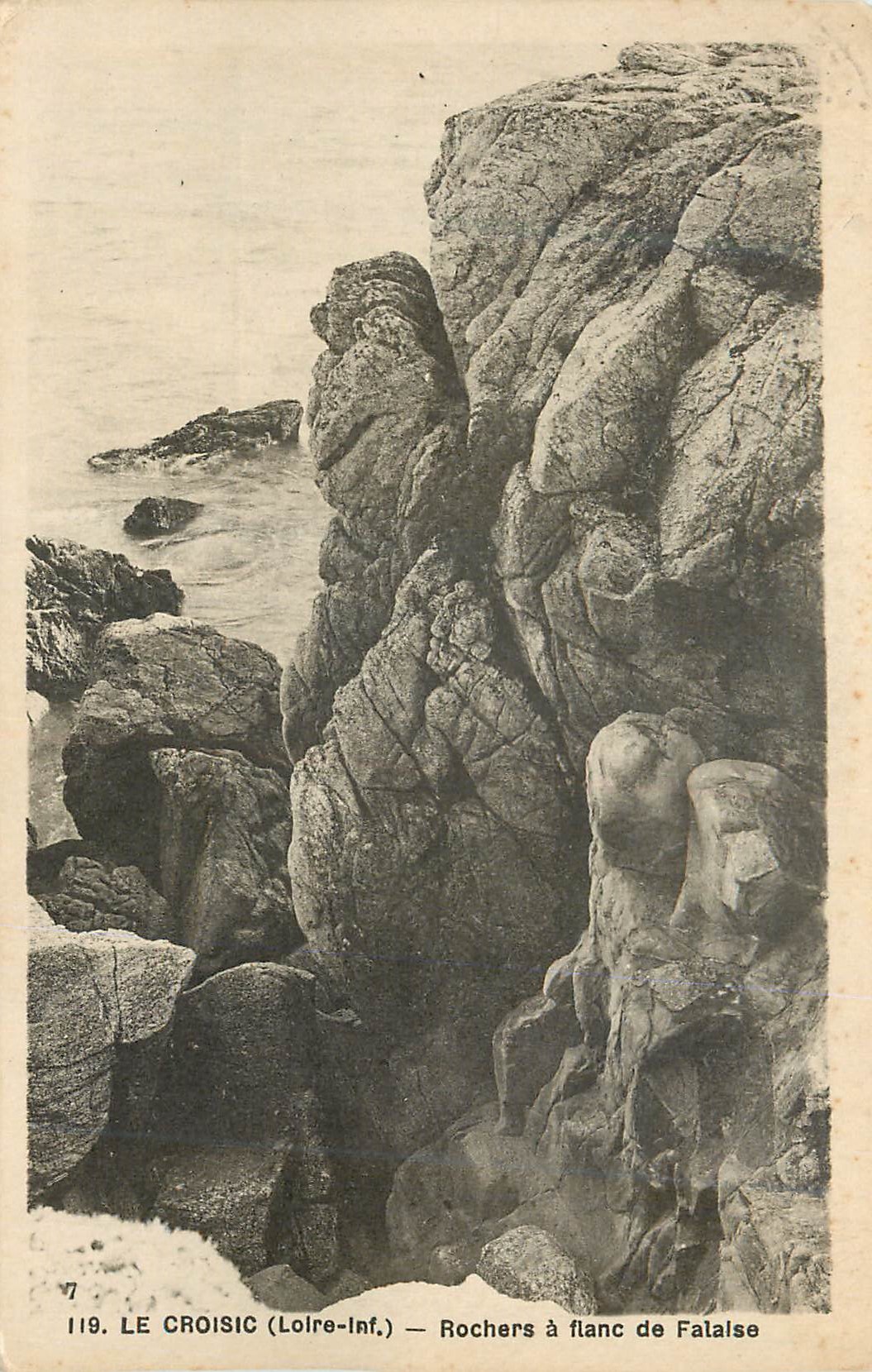 CPA Le Croisic (Loire Inf) Rochers a Flanc de Falaise
