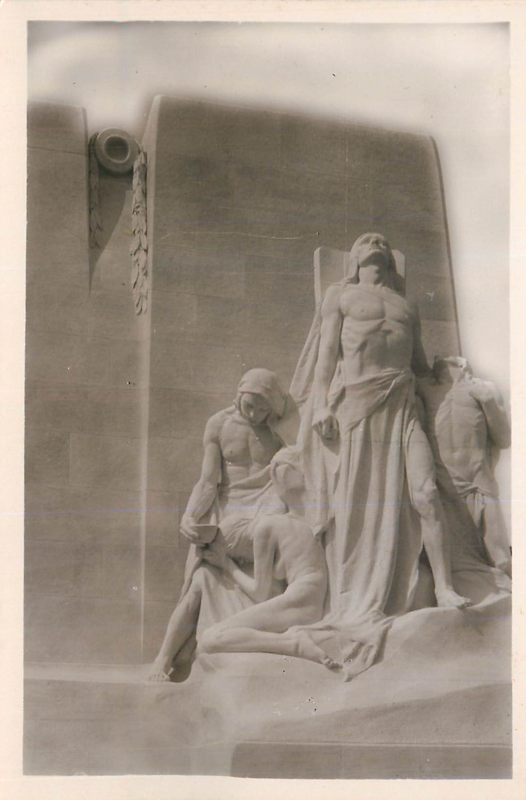 CPM Vimy Ridge Memorial Canadien Sympathie pour les Desesperes Militaria