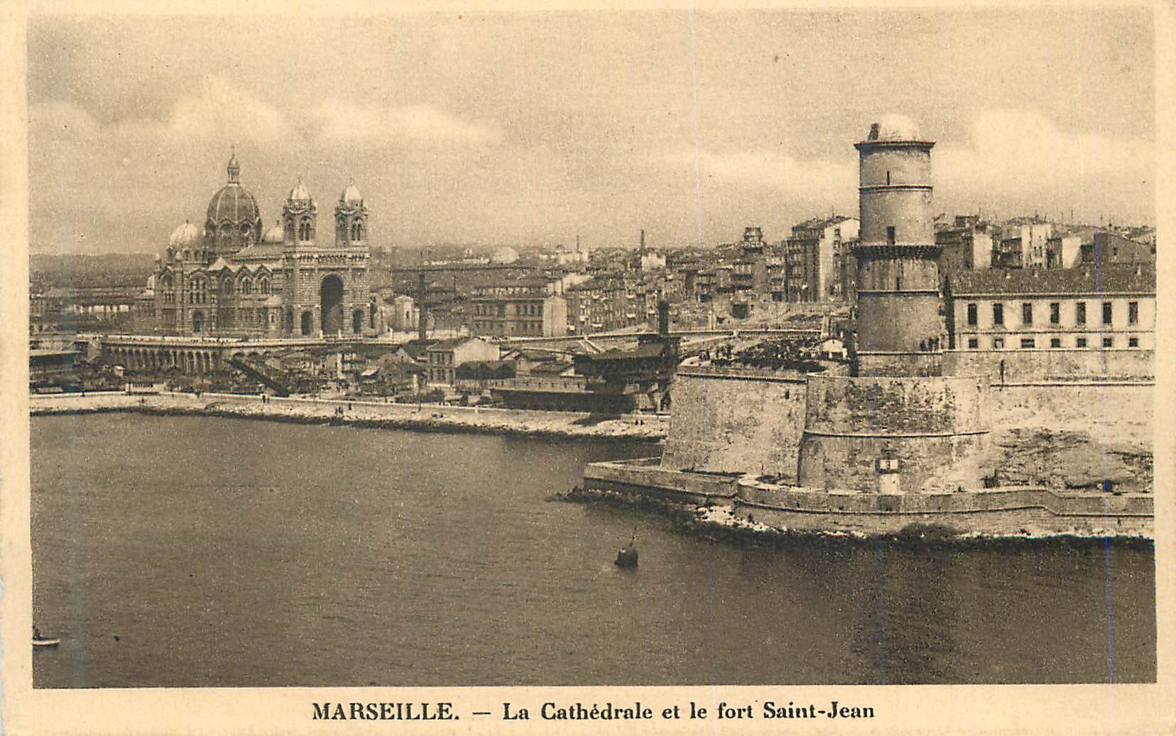CPA Marseille la Cathedrale et le Fort Saint Jean