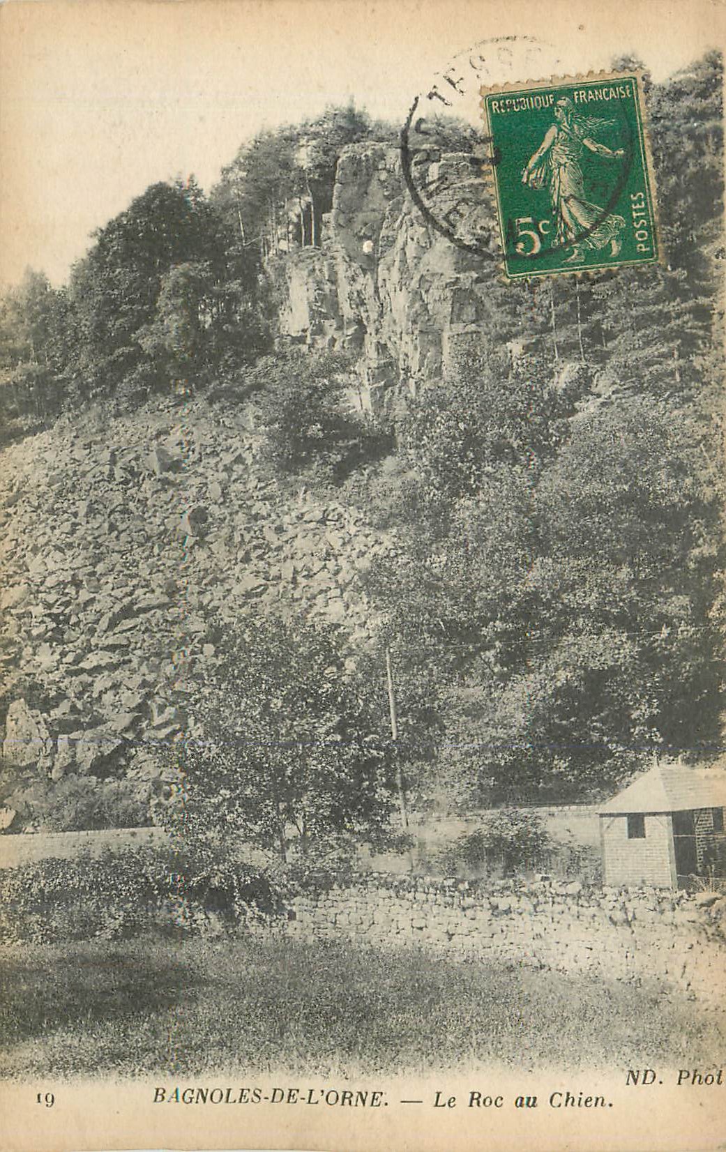 CPA Bagnoles de l'Orne Le Roc au Chien
