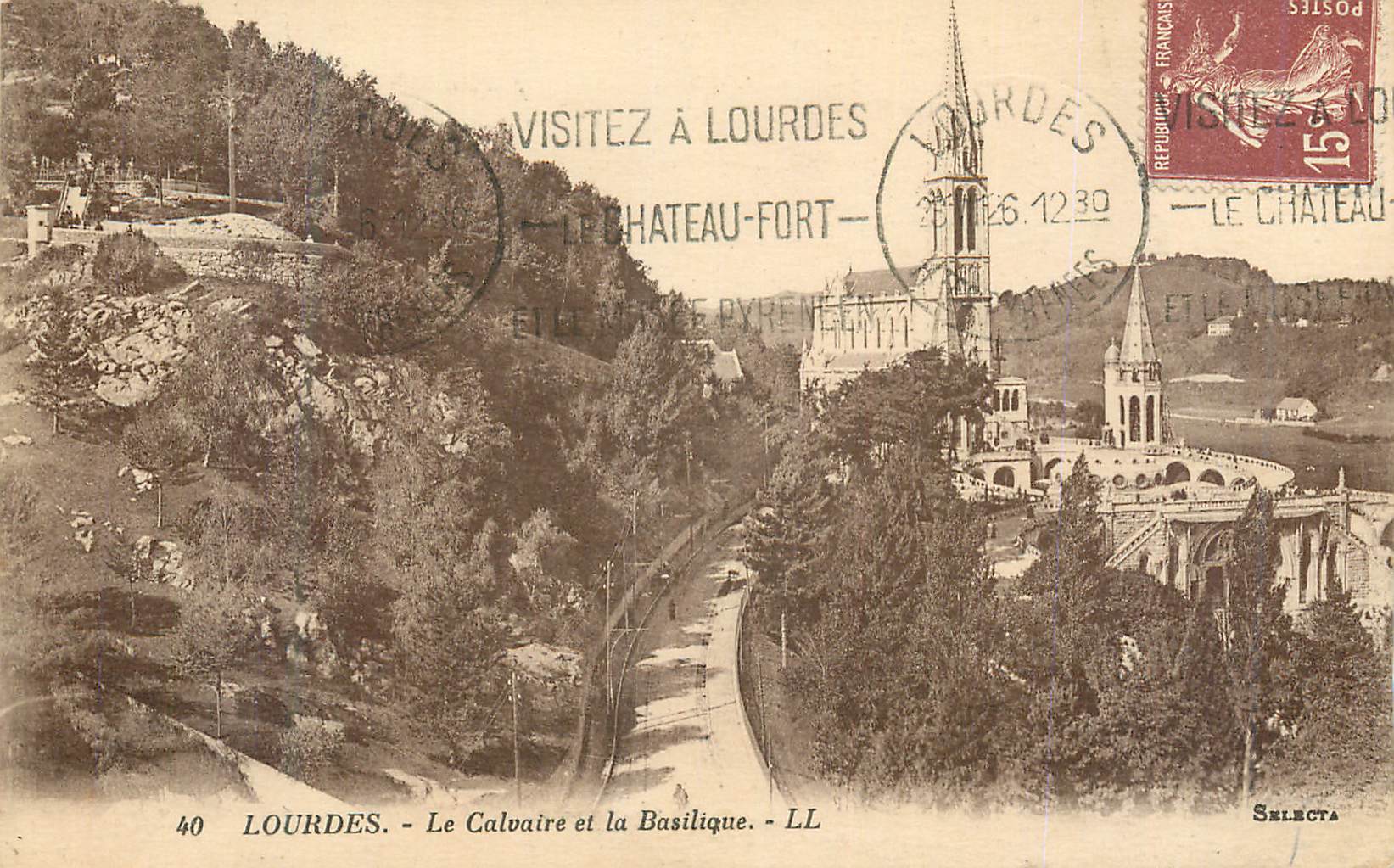 CPA Lourdes Le Calvaire et la Basilique
