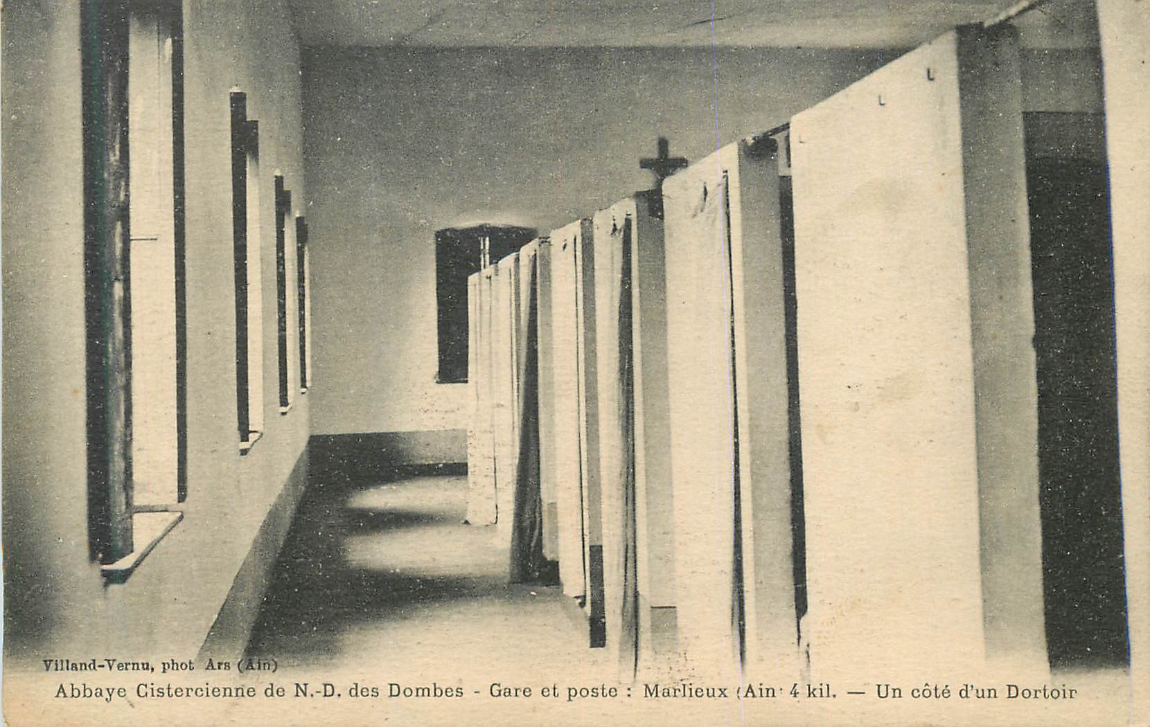CPA Abbaye Citercienne de N D des Dombes Gare et Poste Marlieux (Ain)