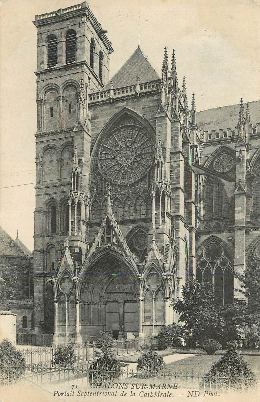 Châlons-sur-Marne — Portail septentrional de la cathédrale — ND Phot.