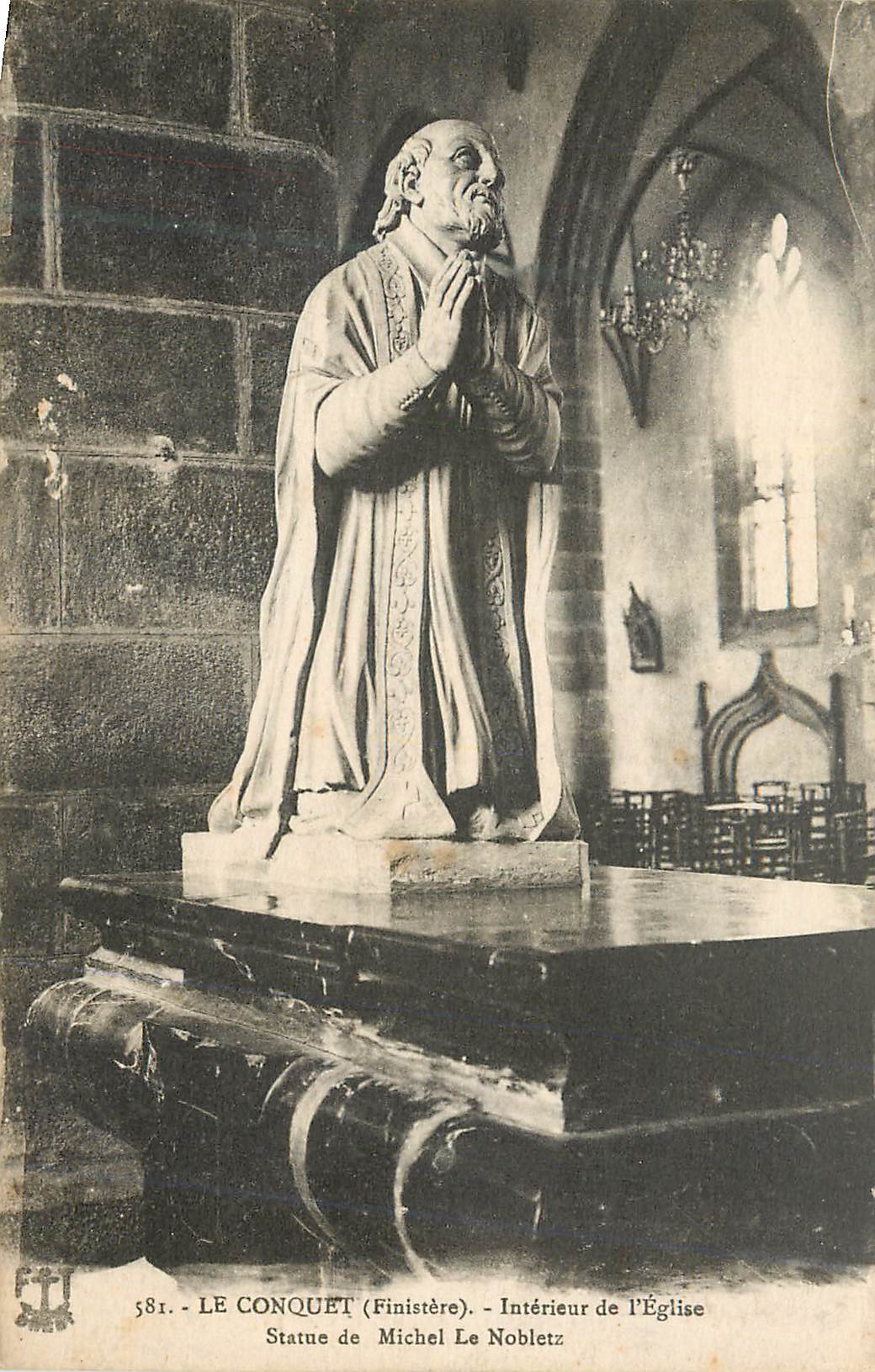 CPA Le Conquet (Finistere) Interieur de l'Eglise Statue de Michel LE Nobletz