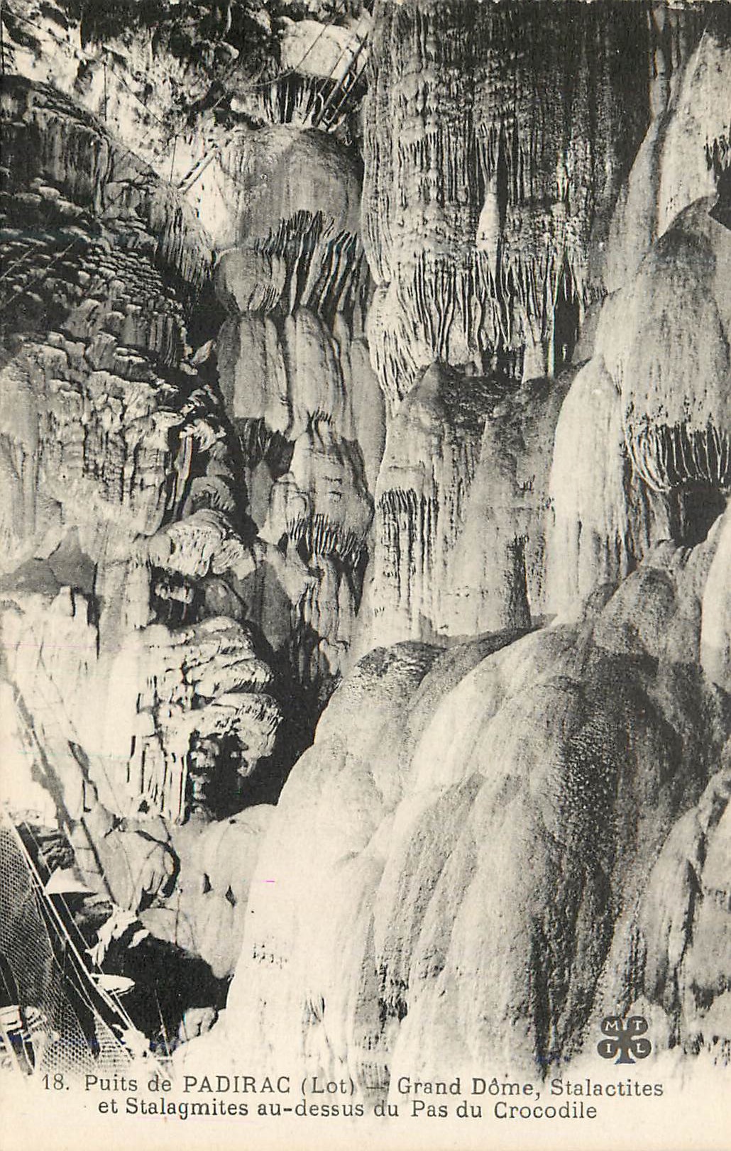 Puits de PADIRAC (Lot) — Grand Dôme, Stalactites et Stalagmites au-dessus du Pas du Crocodile