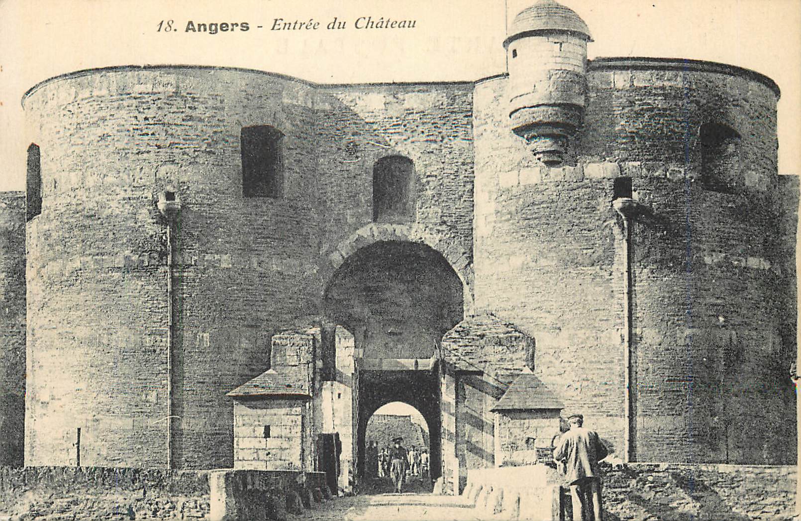 CPA Angers Entree du Chateau