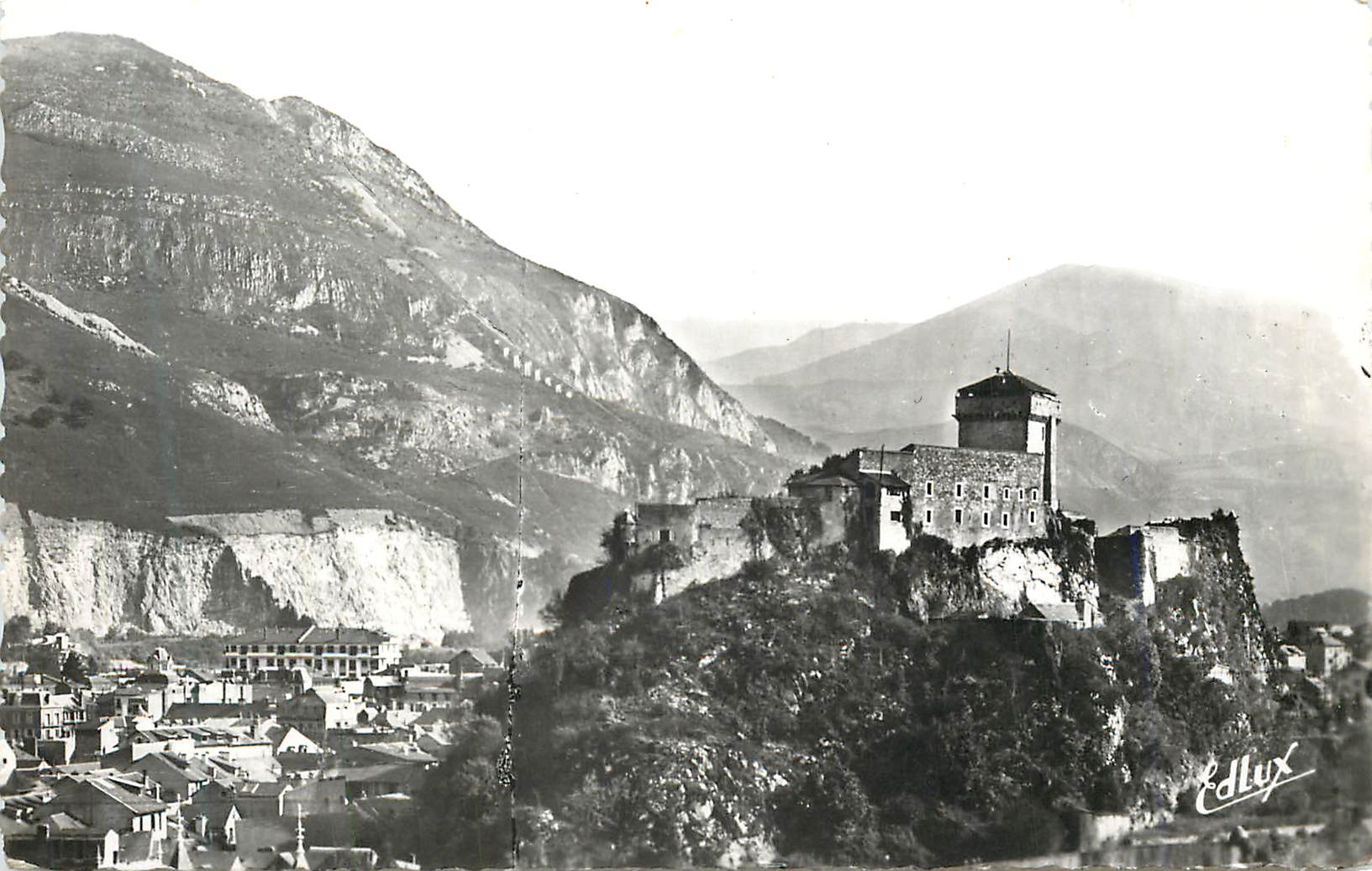 CPM Lourdes Le Chateau Fort et le Pic du Jer